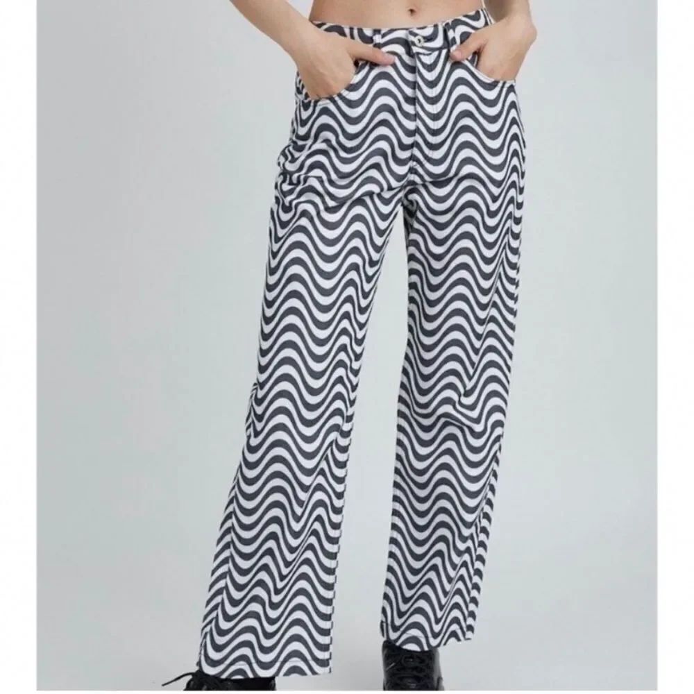 The Ragged Priest Wide Leg Dad Fit Black White Wave Print Jeans Size 24